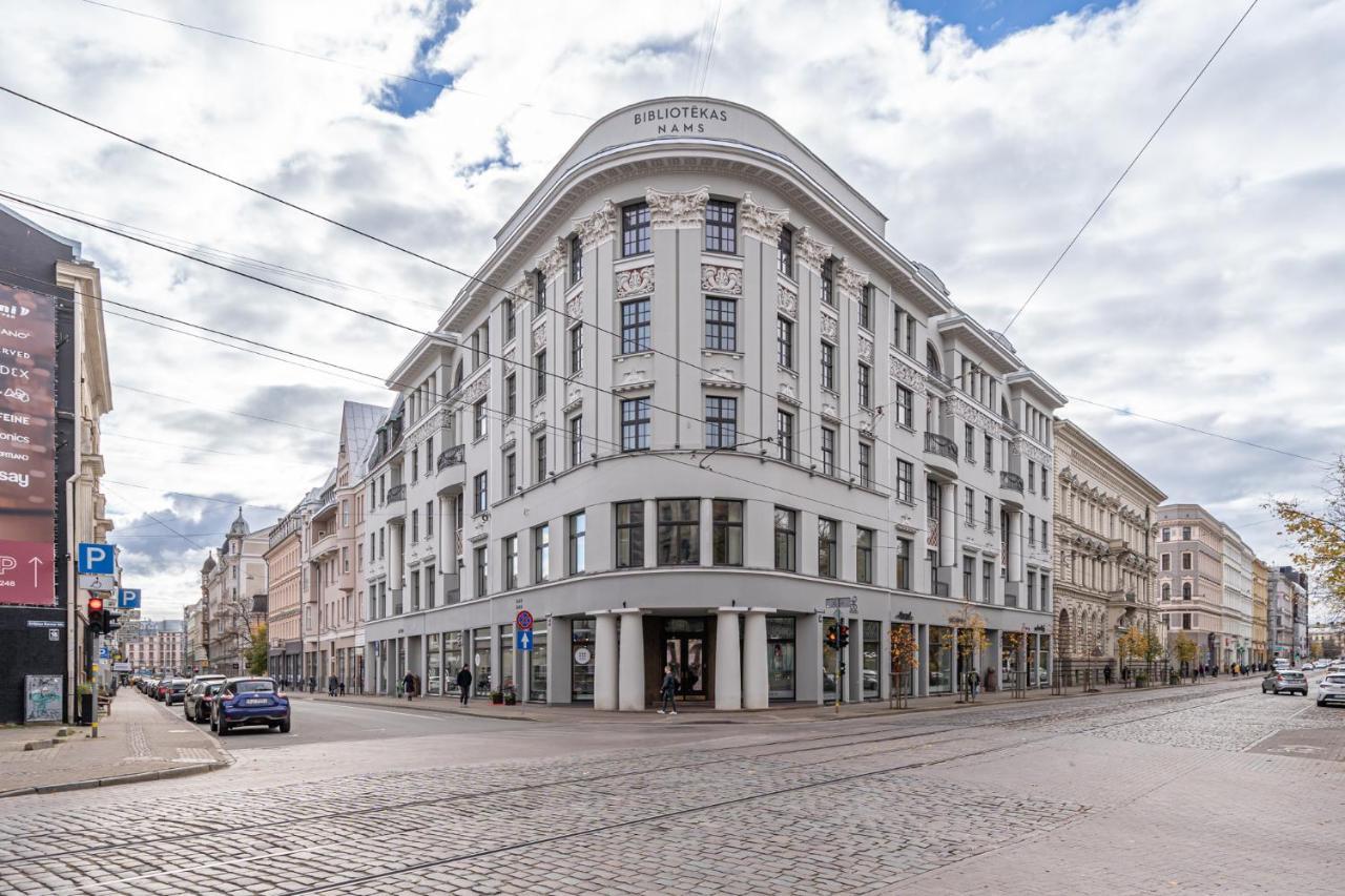 Library House "Bibliotekas Nams" - Apartment With Park View Riga Extérieur photo