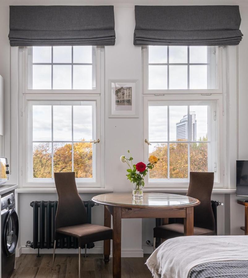 Library House "Bibliotekas Nams" - Apartment With Park View Riga Extérieur photo
